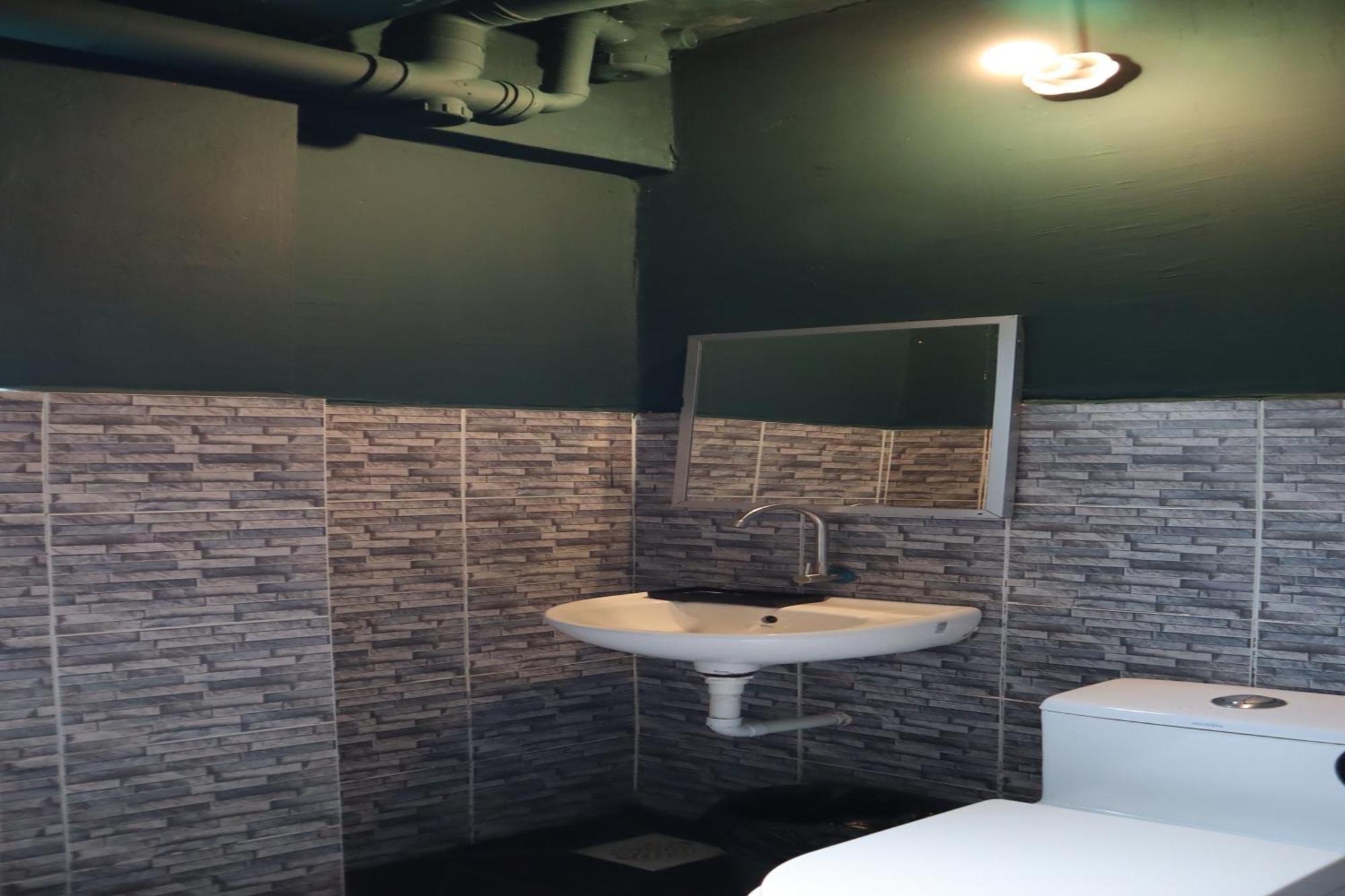Room V At Kluang Parade Near Bus Stop Келуанг Екстериор снимка