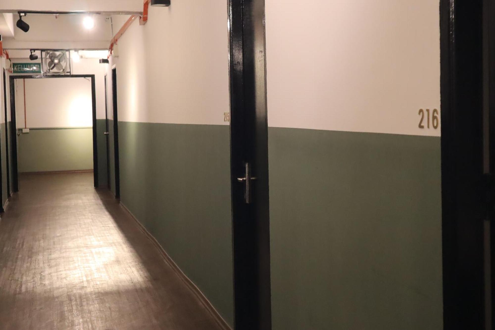 Room V At Kluang Parade Near Bus Stop Келуанг Екстериор снимка