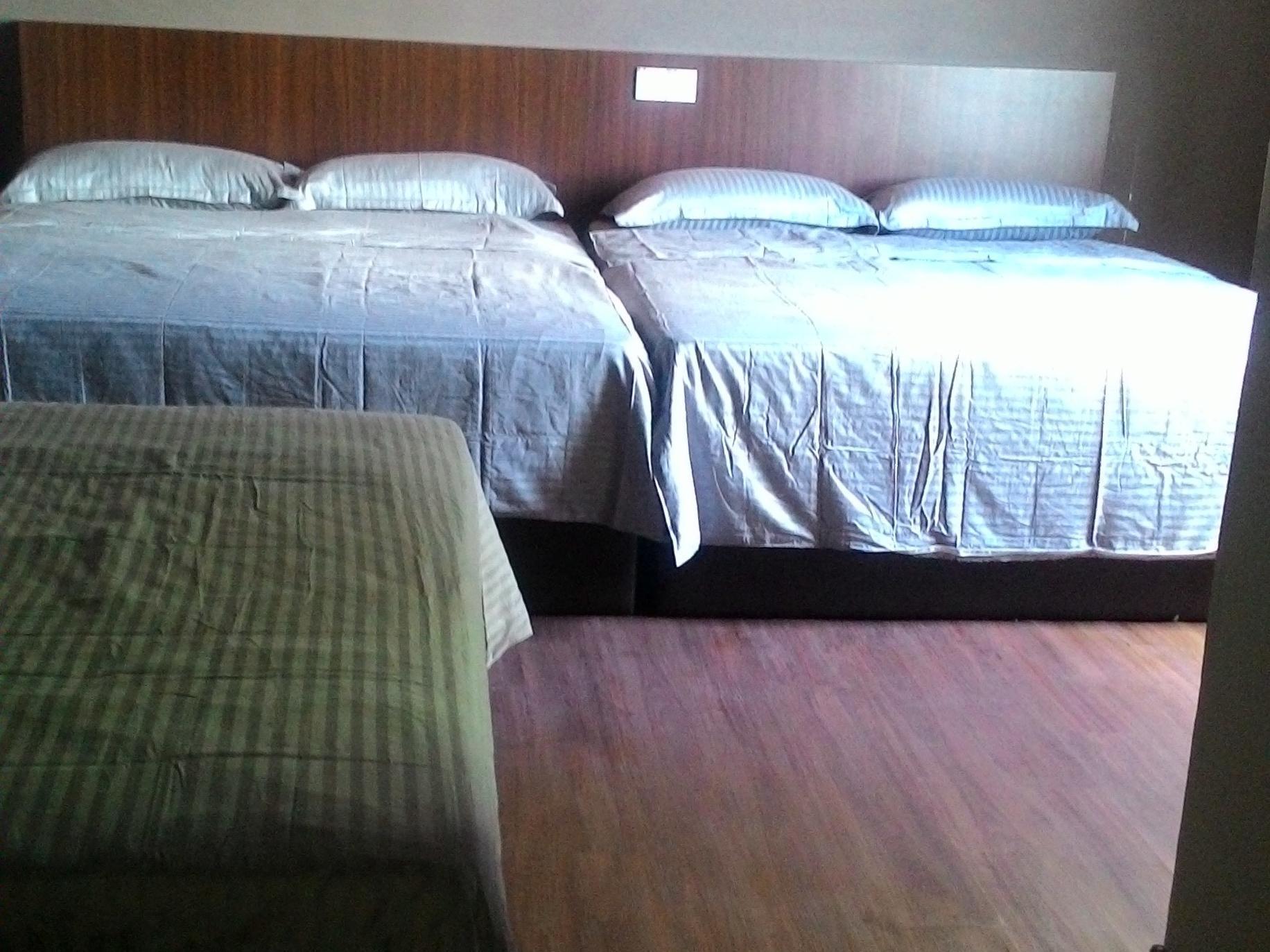 Room V At Kluang Parade Near Bus Stop Келуанг Екстериор снимка